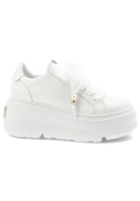 CheBello - Sneakersy damskie Chebello, model na podwyższonej platformie z cholewką ze skóry naturalnej, wiązany szerokimi tasiemkami, z masywną podeszwą o wyraź. Okazja: na co dzień. Kolor: biały. Materiał: skóra. Szerokość cholewki: normalna. Wzór: grochy. Obcas: na platformie. Styl: casual, elegancki, sportowy, klasyczny #9
