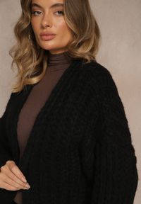 Renee - Czarny Oversizowy Kardigan Bez Zapięć z Dodatkiem Wełny i Wiskozy Titanesa. Okazja: na imprezę. Kolor: czarny. Materiał: wiskoza, wełna. Długość: długie. Wzór: aplikacja #4