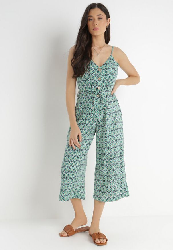 Born2be - Zielony Kombinezon Siffo. Kolor: zielony. Materiał: materiał. Długość rękawa: na ramiączkach. Wzór: jednolity, aplikacja, kolorowy. Sezon: lato