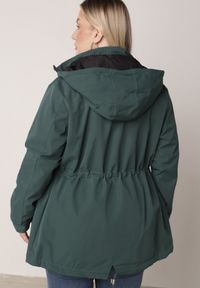 Born2be - Ciemnozielona Dwustronna Kurtka Przejściowa w Stylu Parki z Kapturem Tidala. Okazja: na co dzień. Typ kołnierza: kaptur. Kolekcja: plus size. Kolor: zielony. Materiał: poliester, jeans, materiał. Wzór: aplikacja. Styl: casual, klasyczny #6