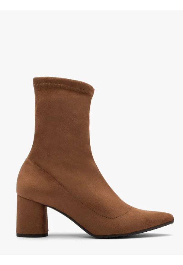 Ryłko - Elastyczne botki na obcasie z noskiem w szpic. Kolor: brązowy. Materiał: syntetyk. Szerokość cholewki: normalna. Obcas: na obcasie. Styl: street. Wysokość obcasa: średni