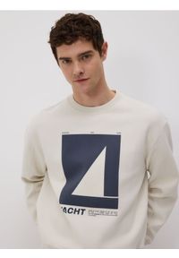 Reserved - Bluza z nadrukiem - złamana biel. Materiał: dzianina, bawełna. Wzór: nadruk #1