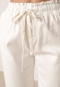 Born2be - Białe Jeansy z Bawełny o Kroju Mom Fit z Wysokim Stanem i Wiązaniem Drenlenne. Okazja: do pracy, na co dzień. Stan: podwyższony. Kolor: biały. Wzór: aplikacja. Styl: casual #5