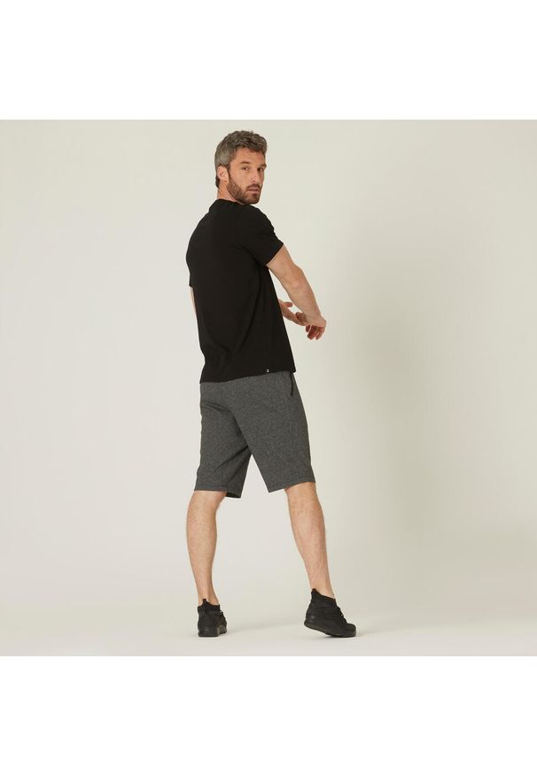 DOMYOS - Spodenki fitness męskie Nyamba 500. Kolor: szary. Materiał: włókno, bawełna, materiał. Wzór: ze splotem. Sport: fitness