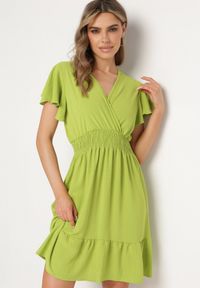 Born2be - Jasnozielona Sukienka Mini z Gumką w Pasie i Falbanką Senait. Kolor: zielony. Długość: mini #1