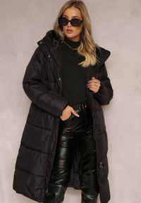 Renee - Czarna Kurtka za Kolano Pikowana z Kapturem Nafesa. Typ kołnierza: kaptur. Kolor: czarny. Styl: elegancki