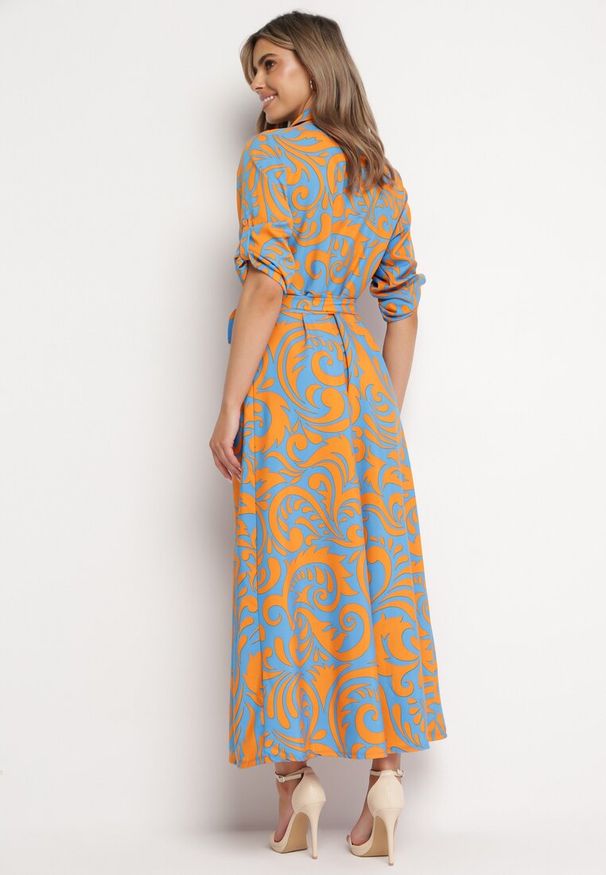 Born2be - Niebiesko-Pomarańczowa Koszulowa Sukienka Maxi z Materiałowym Paskiem w Abstrakcyjne Wzory Terins. Kolor: niebieski. Materiał: materiał. Typ sukienki: koszulowe. Długość: maxi