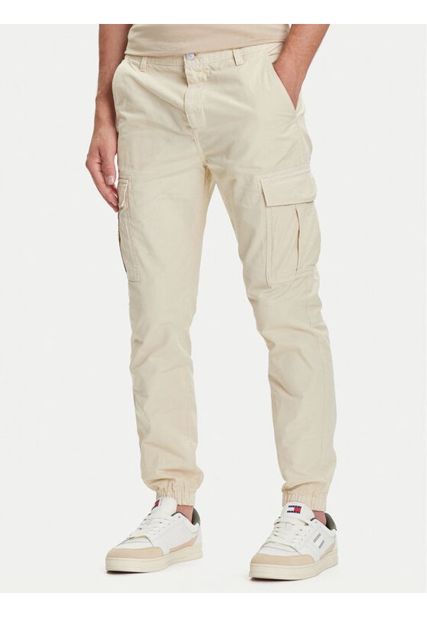 Tommy Jeans Joggery Austin DM0DM21791 Beżowy Slim Fit. Kolor: beżowy. Materiał: bawełna