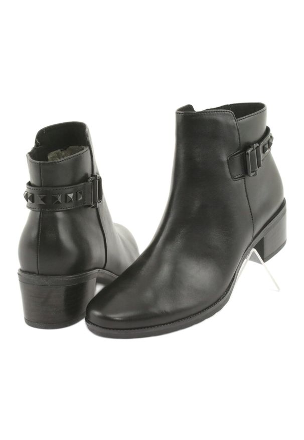 Botki z ćwiekami Caprice 25433 czarne. Kolor: czarny. Materiał: skóra. Sezon: zima, jesień. Obcas: na obcasie. Styl: elegancki. Wysokość obcasa: średni
