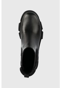 Guess sztyblety MADLA3 damskie kolor czarny na płaskim obcasie FL7M3D ELE10. Nosek buta: okrągły. Kolor: czarny. Materiał: guma. Obcas: na obcasie. Wysokość obcasa: niski #2