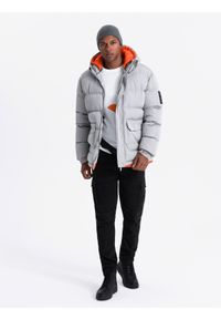 Ombre Clothing - Sportowa ciepła męska kurtka z podwójnym kapturem – szara V3 - Rozmiar: L. Kolor: szary. Materiał: syntetyk, tkanina, poliester, materiał. Długość: długie. Wzór: aplikacja, nadruk, napisy. Styl: sportowy #3