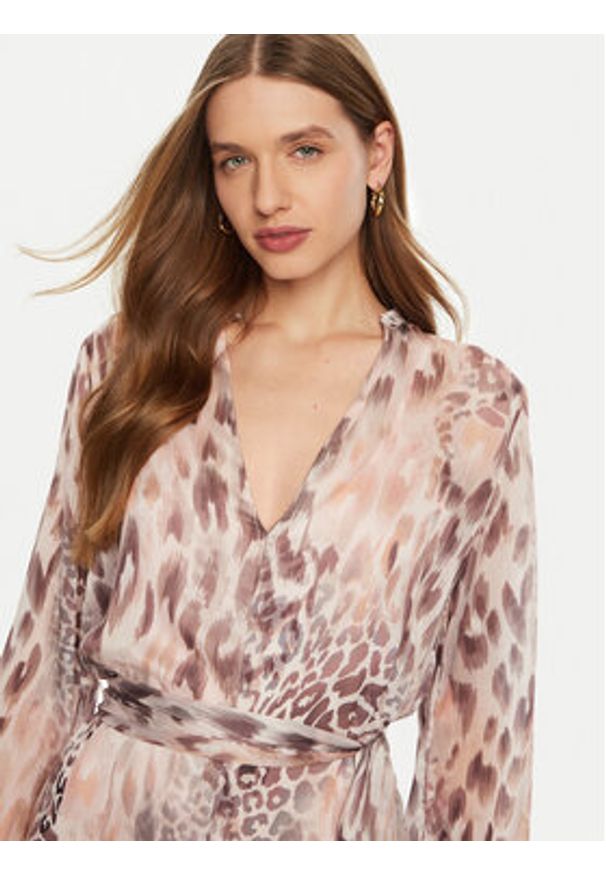 Guess Sukienka koszulowa W5RK35 WDW82 Różowy Regular Fit. Kolor: różowy. Materiał: syntetyk. Typ sukienki: koszulowe