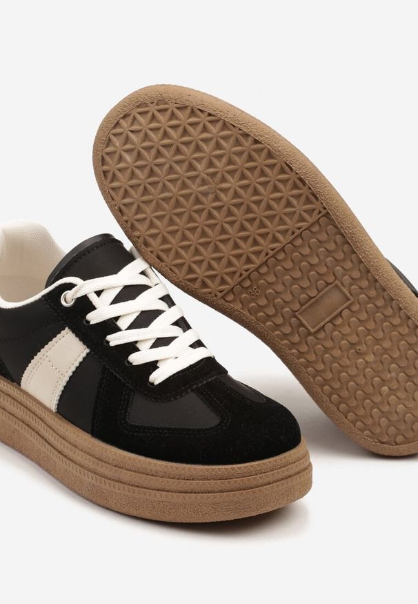 Renee - Czarne Sneakersy w Stylu Kultowych Tenisówek na Grubej Podeszwie Nanniris. Okazja: na co dzień. Zapięcie: sznurówki. Kolor: czarny. Materiał: jeans