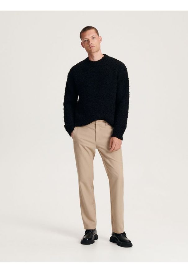 Reserved - Spodnie chino slim - beżowy. Kolor: beżowy. Materiał: tkanina, bawełna