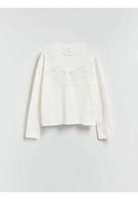 Reserved - Bawełniany longsleeve z koronką - biały. Kolor: biały. Materiał: koronka, bawełna. Długość rękawa: długi rękaw. Wzór: koronka