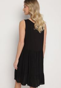 Born2be - Czarna Bawełniana Sukienka o Rozkloszowanym Kroju Zdobiona Guzikami Iffa. Okazja: na spacer, na co dzień. Kolor: czarny. Materiał: bawełna. Długość rękawa: na ramiączkach. Wzór: aplikacja. Typ sukienki: proste. Styl: elegancki, casual, klasyczny #3
