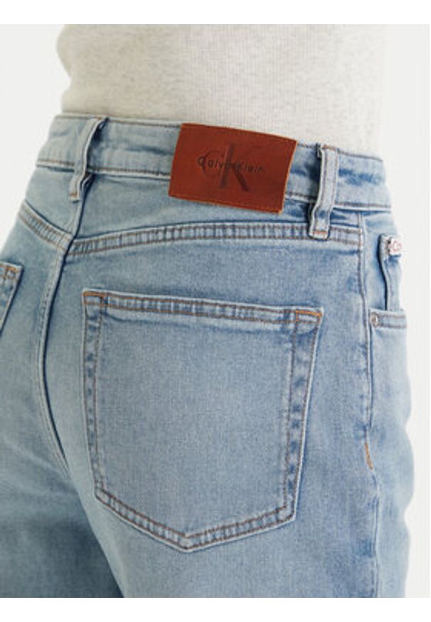Calvin Klein Jeans Jeansy LV047F670G Niebieski Mom Fit. Kolor: niebieski