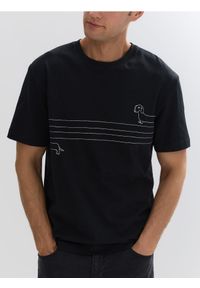 Reserved - T-shirt regular z haftem - czarny. Kolor: czarny. Materiał: dzianina, bawełna. Wzór: haft #1