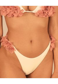 LA REVECHE - Dół od bikini Shayna​. Kolor: biały. Materiał: tkanina. Wzór: aplikacja, kwiaty