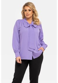 KARKO - Bluzka elegancka z wiązaniem WEST fioletowa. Kolor: fioletowy. Materiał: tkanina, poliester, elastan. Długość rękawa: długi rękaw. Długość: długie. Styl: elegancki