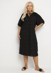 Born2be - Czarna Bawełniana Sukienka Oversize z Wiązaniem pod Szyją Tolanea. Kolor: czarny. Materiał: bawełna. Długość rękawa: krótki rękaw. Typ sukienki: oversize