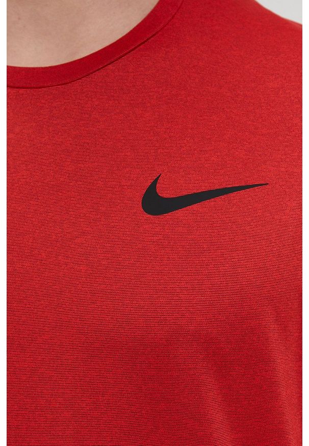 Nike - T-shirt. Okazja: na co dzień. Kolor: czerwony. Materiał: tkanina, dzianina, skóra, włókno. Wzór: gładki. Styl: casual