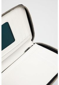 Desigual portfel 22SAYP21 damski kolor biały. Kolor: biały. Materiał: włókno, materiał #2