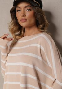 Renee - Beżowy Oversizowy Sweter z Rękawami o Fasonie Nietoperz i Wzorem w Paski Eistauma. Kolor: beżowy. Wzór: paski #4