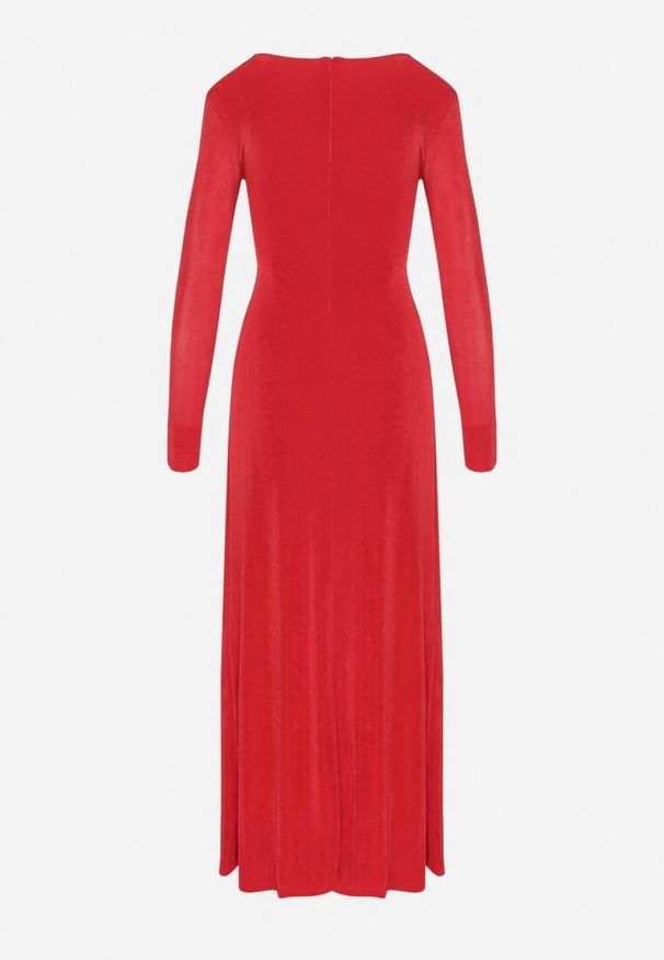 Born2be - Czerwona Długa Sukienka z Ozdobnym Dekoltem i Biżuteryjnymi Detalami Nerosha. Kolor: czerwony. Długość rękawa: długi rękaw. Styl: klasyczny, elegancki. Długość: maxi