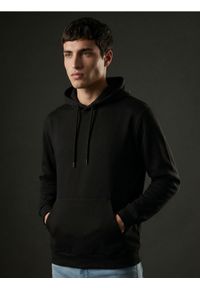 Sinsay - Bluza z kapturem basic - czarny. Typ kołnierza: kaptur. Kolor: czarny #1