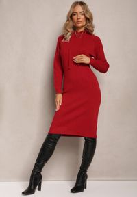 Renee - Bordowa Wełniana Sukienka w Prążki z Kapturem Opiuda. Typ kołnierza: kaptur. Kolor: czerwony. Materiał: wełna. Wzór: prążki. Sezon: zima #4