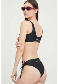 Juicy Couture dwuczęściowy strój kąpielowy kolor czarny miękka miseczka. Kolor: czarny. Wzór: nadruk #4