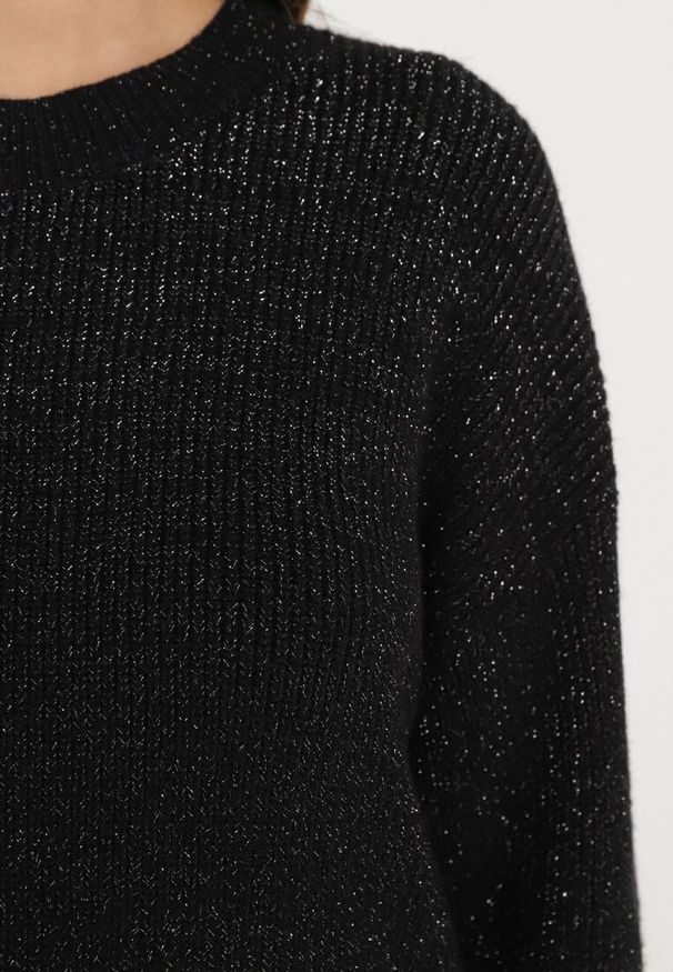 Born2be - Czarny Sweter z Wiskozą i Metaliczną Nitką Zakończony Ściągaczami Liassanne. Kolor: czarny. Materiał: wiskoza. Sezon: zima