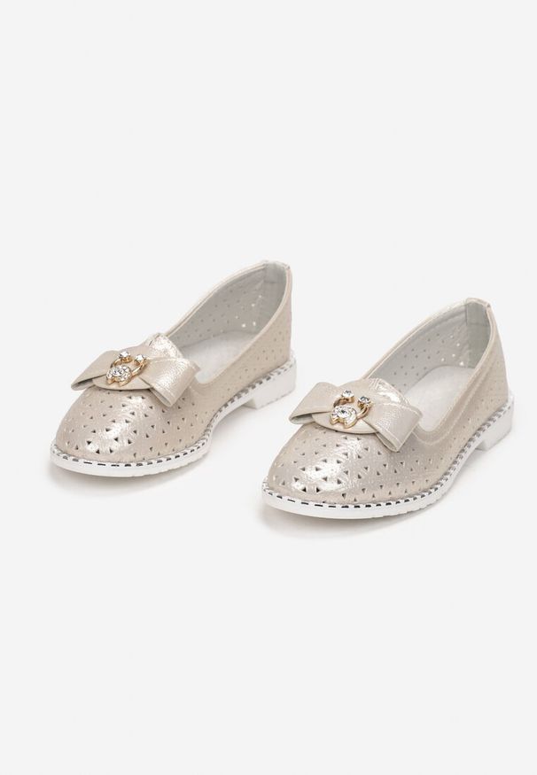 Born2be - Różowe Balerinki Caeanthe. Nosek buta: okrągły. Kolor: różowy. Wzór: jednolity, aplikacja. Styl: elegancki