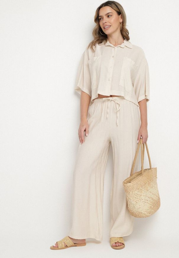 Born2be - Beżowy Wiskozowy Komplet Oversize Koszula z Krótkim Rękawem i Spodnie Dovilissea. Kolor: beżowy. Materiał: wiskoza