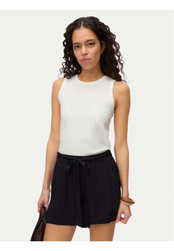 Vero Moda Szorty materiałowe Menny 10323630 Czarny Regular Fit. Kolor: czarny. Materiał: wiskoza