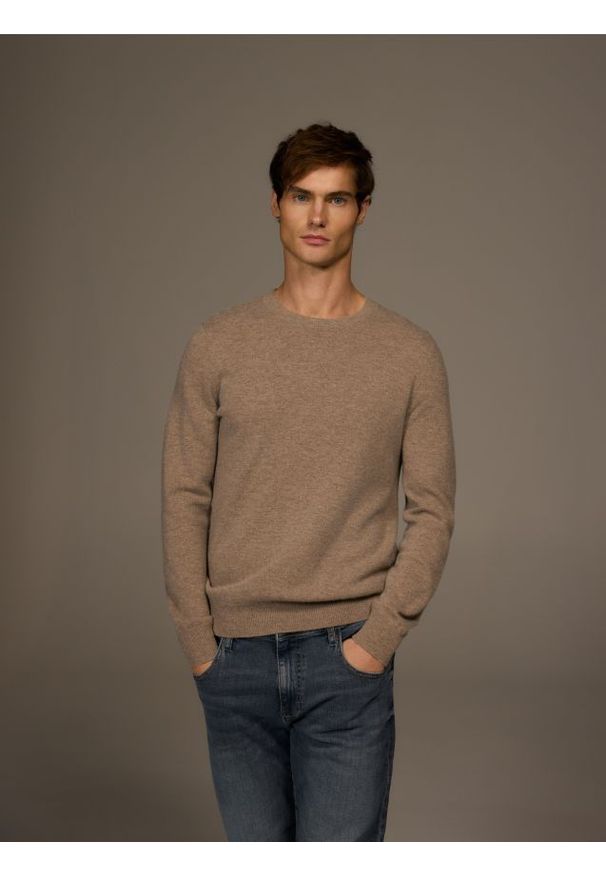 Reserved - Wełniany sweter z dodatkiem kaszmiru - beżowy. Kolor: beżowy. Materiał: wełna, kaszmir