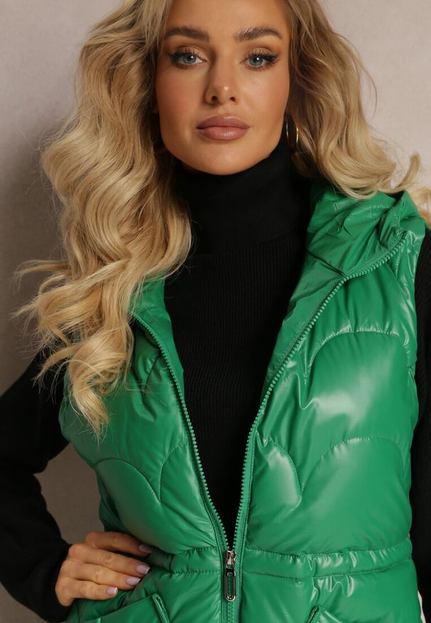 Renee - Zielona Kamizelka z Kapturem Zapiana na Suwak z Kieszeniami Halimes. Typ kołnierza: kaptur. Kolor: zielony. Wzór: jednolity. Sezon: zima, jesień