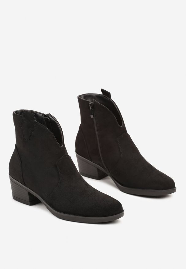 Renee - Czarne Botki w Stylu Kowbojek na Stożku Velorine. Okazja: na co dzień. Kolor: czarny. Materiał: jeans, bawełna. Obcas: na stożku. Styl: casual. Wysokość obcasa: średni