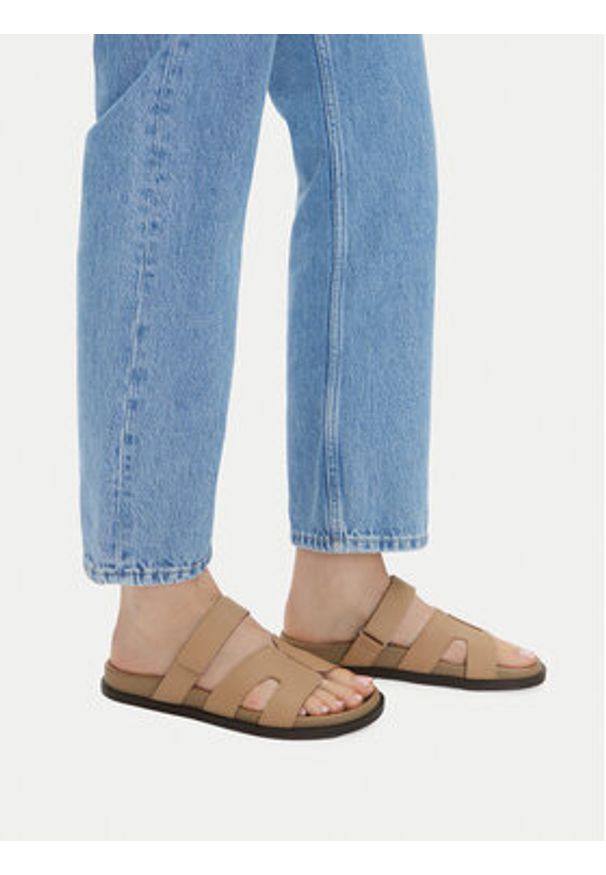 Gino Rossi Klapki MOIRA-E2527666 Beżowy. Kolor: beżowy. Materiał: skóra