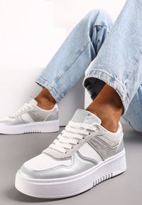 Renee - Biało-Srebrne Sneakersy na Grubej Podeszwie Pascova. Kolor: biały. Materiał: jeans