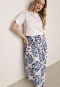 Born2be - Niebieska Rozkloszowana Spódnica z Wiskozy z Wysokim Stanem i Etnicznym Wzorem Ari. Okazja: na co dzień, do pracy, na spacer. Stan: podwyższony. Kolor: niebieski. Materiał: wiskoza. Wzór: aplikacja. Sezon: lato. Styl: casual #6