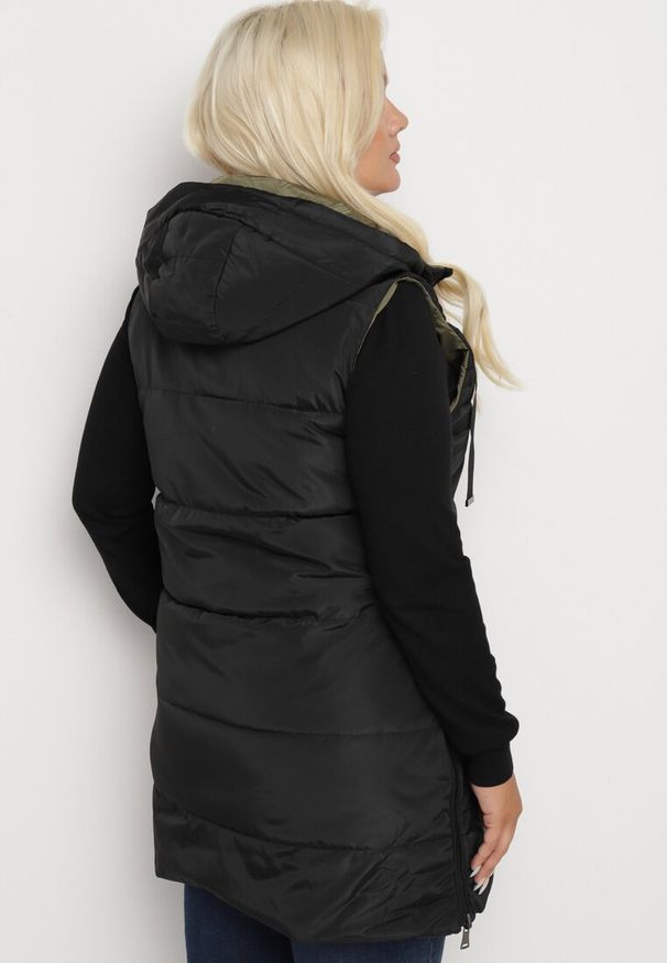 Born2be - Czarna Pikowana Kamizelka Dwustronna z Kapturem i Troczkami Nevetiani. Typ kołnierza: kaptur. Kolor: czarny. Materiał: jeans. Styl: elegancki