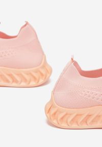 Renee - Różowe Buty Sportowe Eudiopis. Nosek buta: okrągły. Zapięcie: bez zapięcia. Kolor: różowy. Materiał: materiał. Szerokość cholewki: normalna. Wzór: aplikacja. Obcas: na płaskiej podeszwie #5