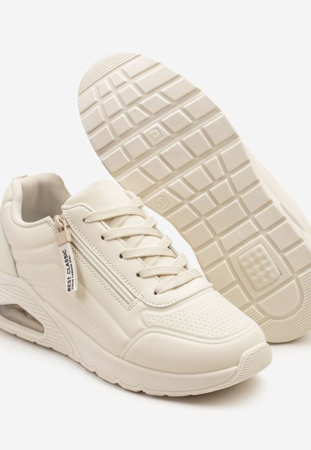 Renee - Beżowe Sneakersy z Tłoczoną Cholewką i Napisami Tosilea. Okazja: na co dzień, na spacer. Kolor: beżowy. Szerokość cholewki: normalna. Wzór: napisy. Sport: turystyka piesza