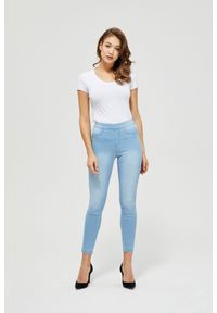 MOODO - Jeansy typu jeggins z wysokim stanem. Stan: podwyższony. Materiał: jeans. Długość: długie. Wzór: gładki #1