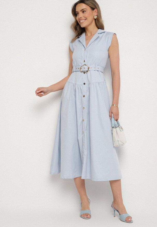 Born2be - Niebieska Sukienka Koszulowa Ozdobiona Paskiem Devikka. Okazja: na co dzień. Kolor: niebieski. Materiał: skóra. Wzór: aplikacja. Typ sukienki: koszulowe. Styl: klasyczny, casual, elegancki