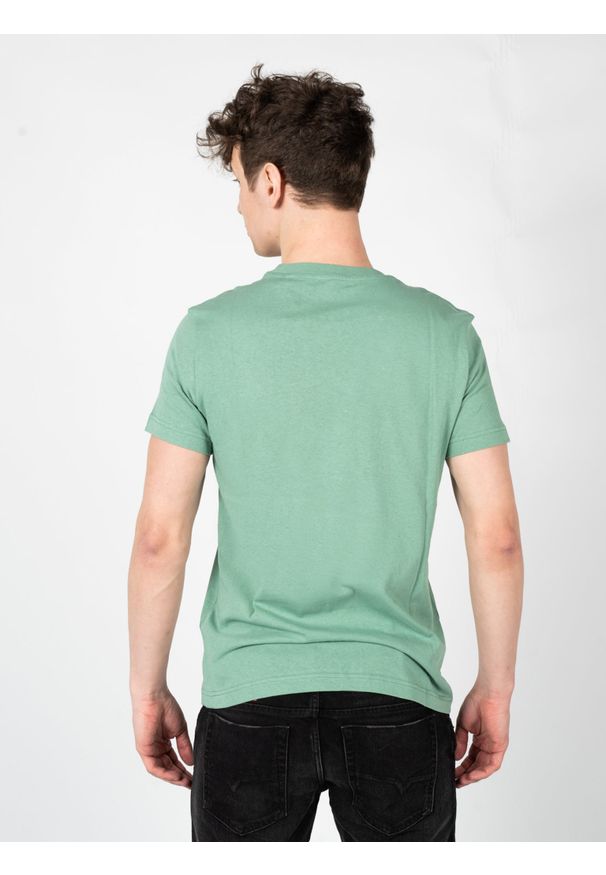 Diesel T-Shirt "T-Diegor" | A03822-0EFAN-5JG | Mężczyzna | Zielony. Okazja: na co dzień. Kolor: zielony. Materiał: bawełna. Wzór: nadruk. Styl: elegancki, casual