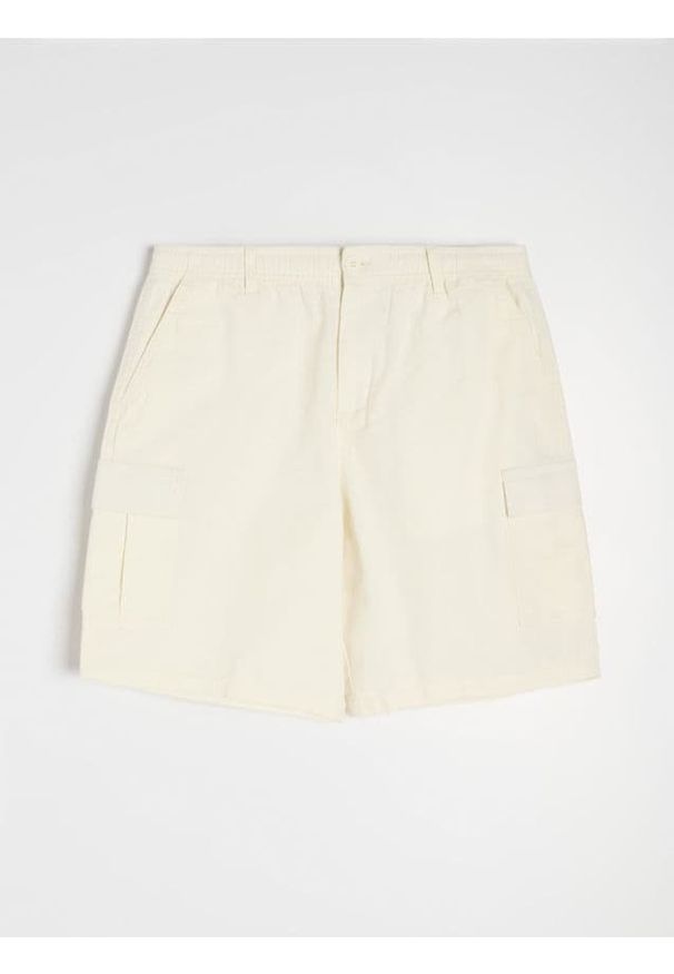 Sinsay - Bawełniane szorty cargo - kremowy. Kolor: kremowy. Materiał: bawełna