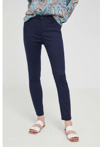 Answear Lab spodnie PUSH-UP damskie kolor granatowy dopasowane medium waist. Kolor: niebieski. Materiał: tkanina. Styl: wakacyjny